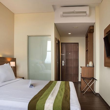 Grand Whiz Poins Simatupang Jakarta Ngoại thất bức ảnh
