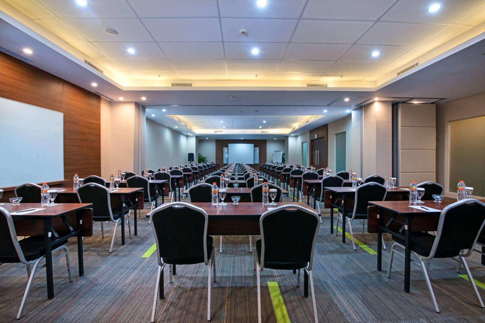 Grand Whiz Poins Simatupang Jakarta Ngoại thất bức ảnh