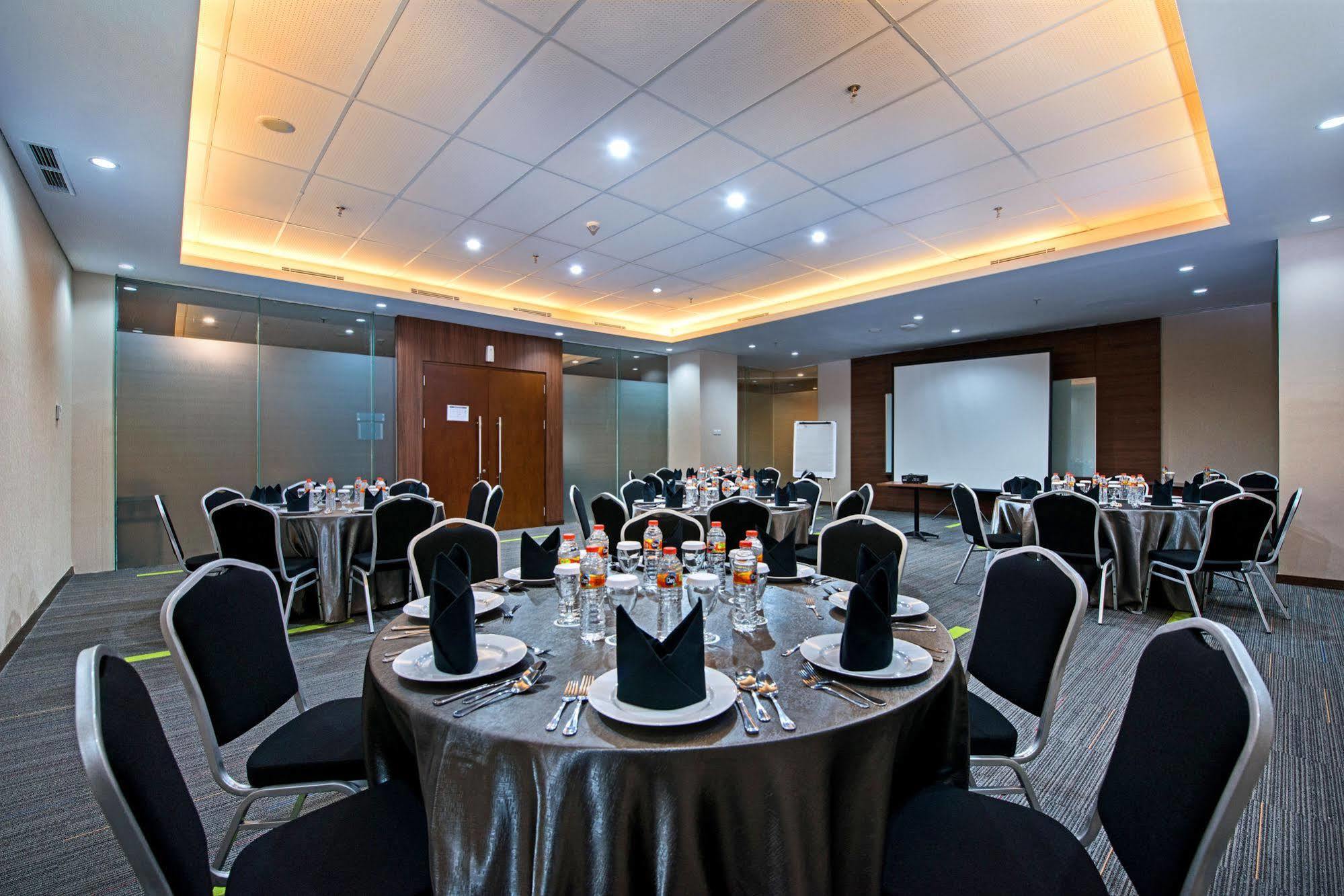 Grand Whiz Poins Simatupang Jakarta Ngoại thất bức ảnh